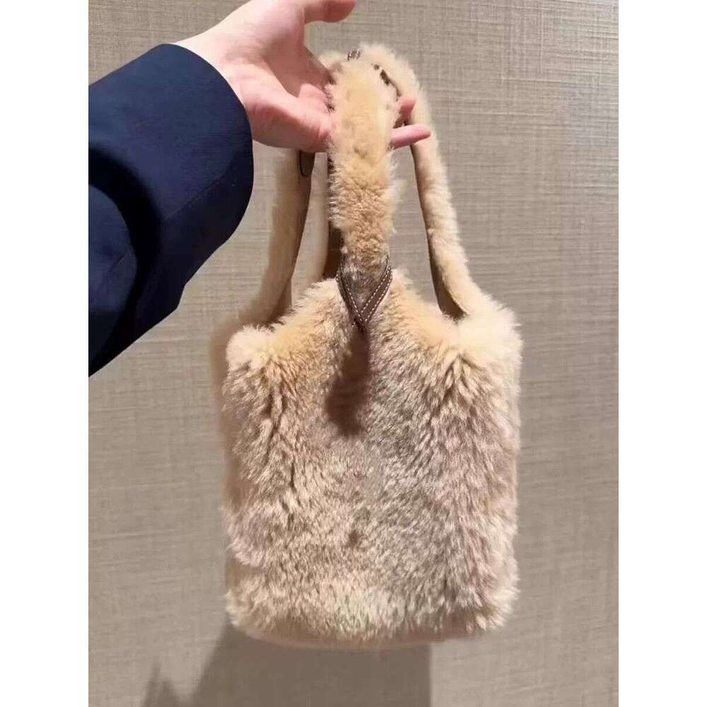 Designer Bag Tote Shoulder Bag Autumn Winter Plush Bucket For Women New Matte Large Capacity Double Sided Handheld Basket