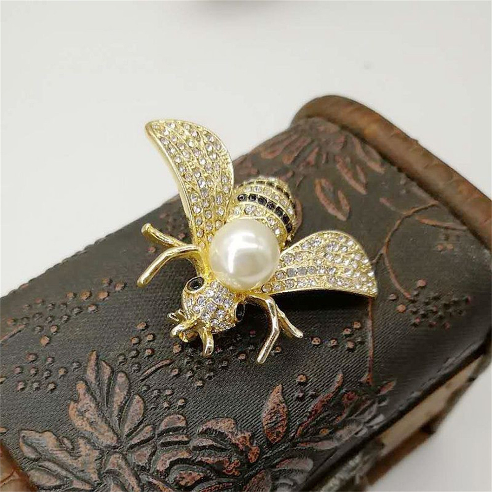 Little Bee Women's Brooch Free Shipping Designer Luxurious Full Diamond Temperament Chest Flower Simple Pearl Pin Fashion Accessory
