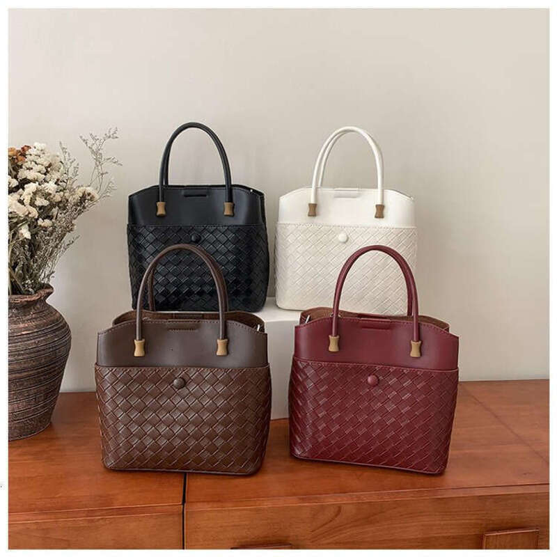 Women Single Shoulder Crossbody Fashionable Large Capacity Soft Leather Woven Bucket Bag