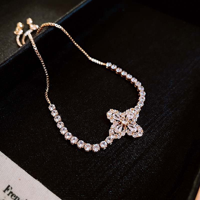 High-end Four Petal Clover Flower Bracelet Shell Pearl Zircon Stones 5 Flower Charm Chain Bracelets Women Gift wholesales drop ship