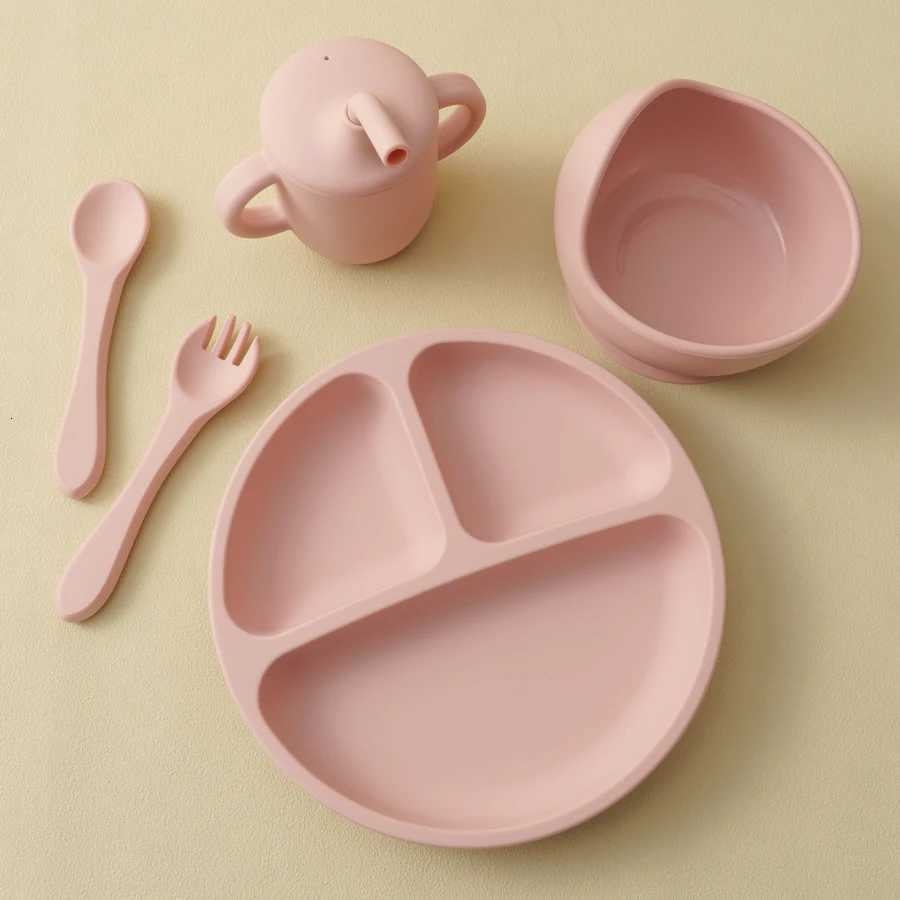 5PCS Baby Silicone Tableware Set Suction Bowl Plate Soft Utensils Sippy Cup Baby Feeding Training Sets For Baby X250806