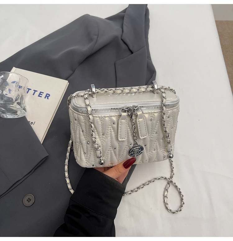 Style Quilted Chain for Women 2025 Fashion Simple Shoulder Niche Trend Crossbody Bucket Bag 250806