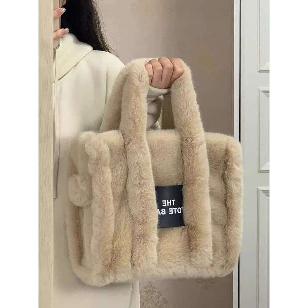 Designer Bag Tote Shoulder Bag Autumn Winter New Plush Tote For Women Cute Handheld Furry Versatile Commuter Crossbody