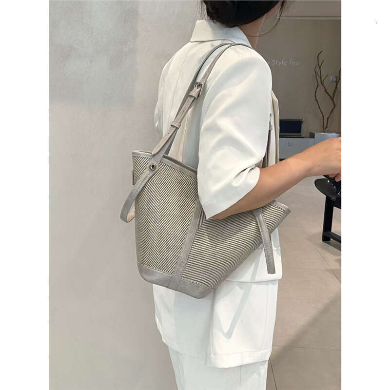 Cowhide New Fashion Versatile Handbag for Women Small Tote Genuine Leather High-end Feel Single Shoulder Crossbody Bag B5