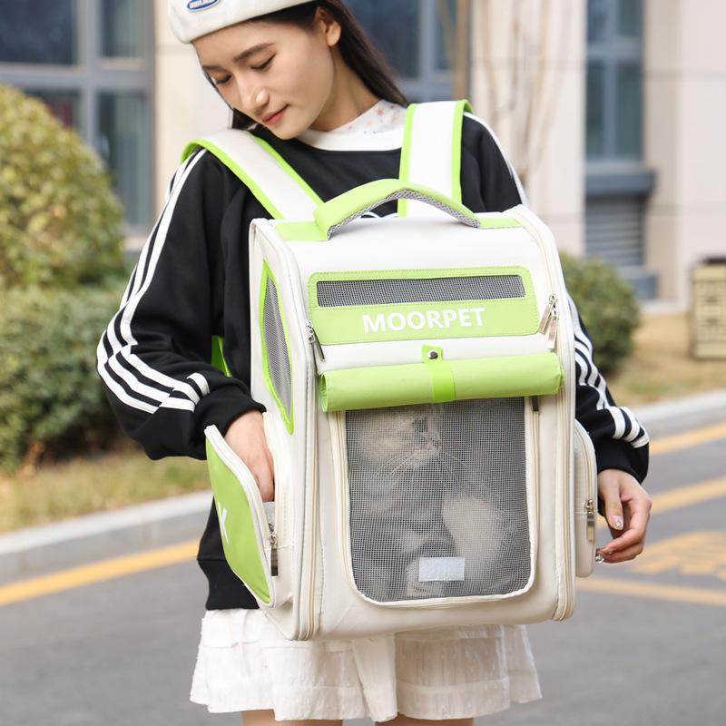 Beni Pet This breathable cat bag comes in multiple colors and is available for portable travel. It features breathable shoulders and a high level of a