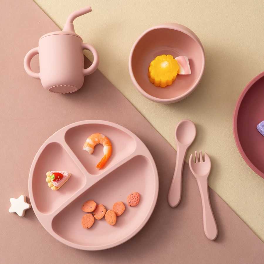 5PCS Baby Silicone Tableware Set Suction Bowl Plate Soft Utensils Sippy Cup Baby Feeding Training Sets For Baby X250806