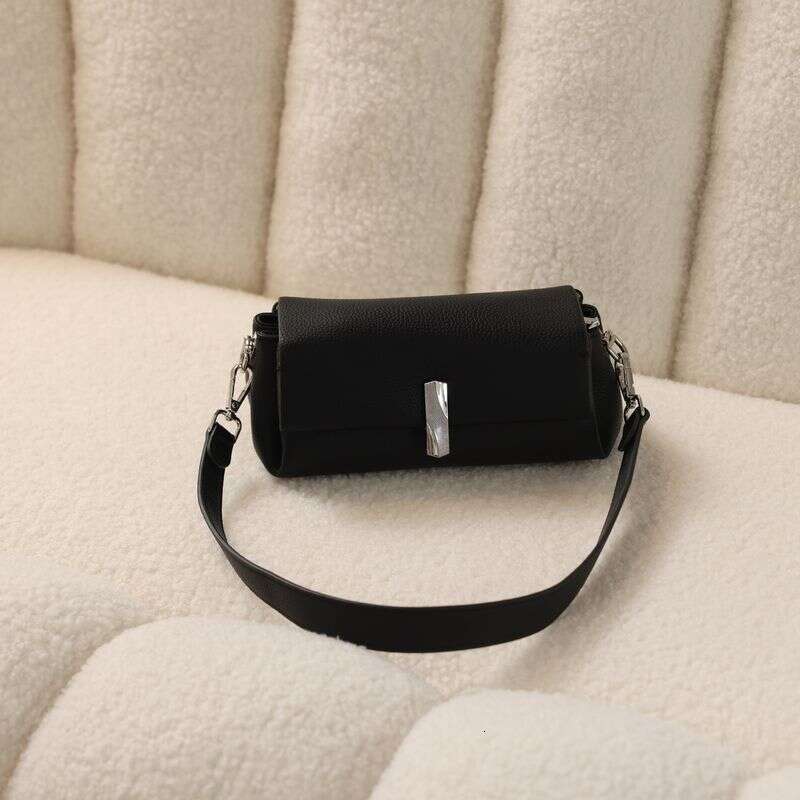 Women's 2025 New Underarm Light Niche Design Fashion Versatile Exquisite Small Single Shoulder Crossbody Bag