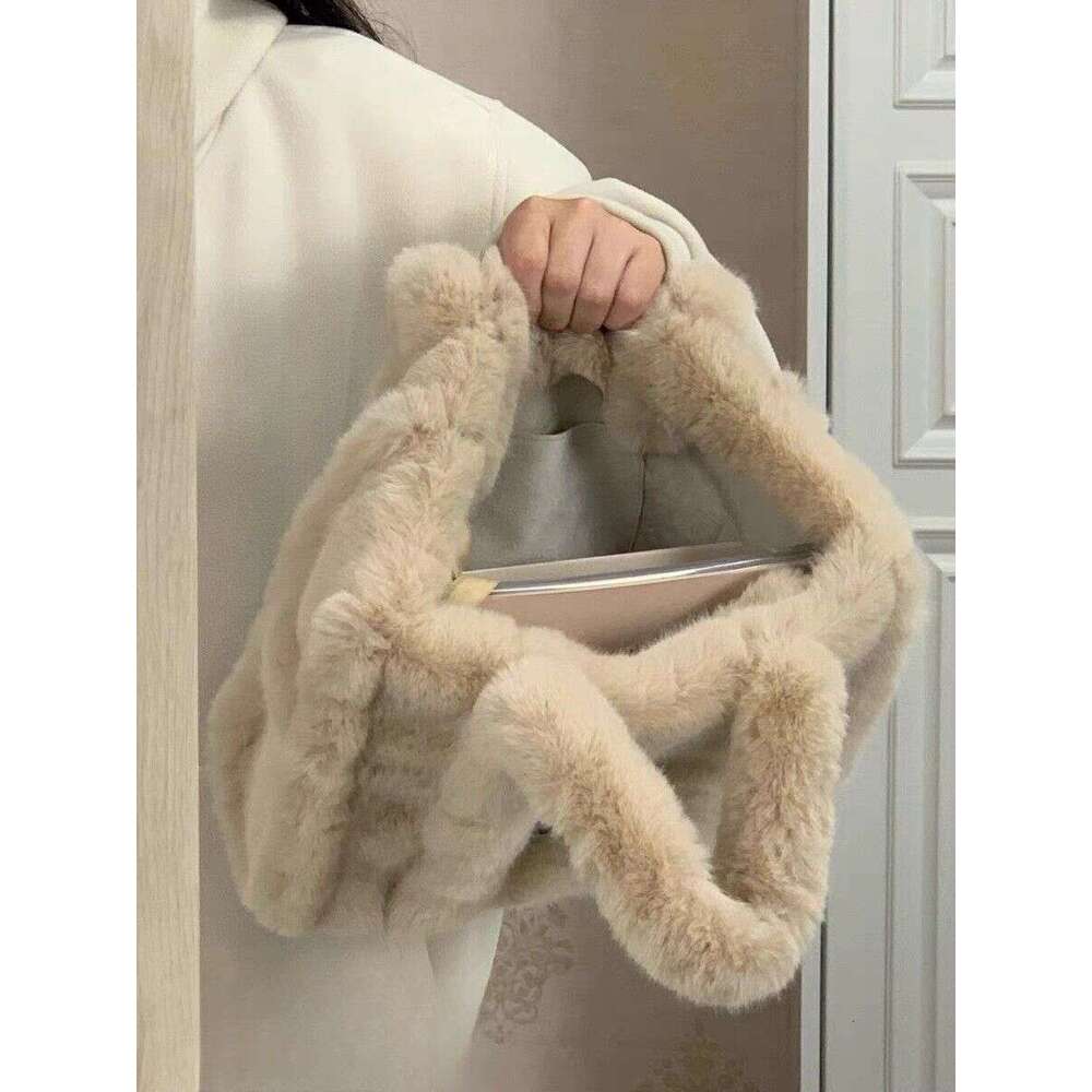 Designer Bag Tote Shoulder Bag Autumn Winter New Plush Tote For Women Cute Handheld Furry Versatile Commuter Crossbody