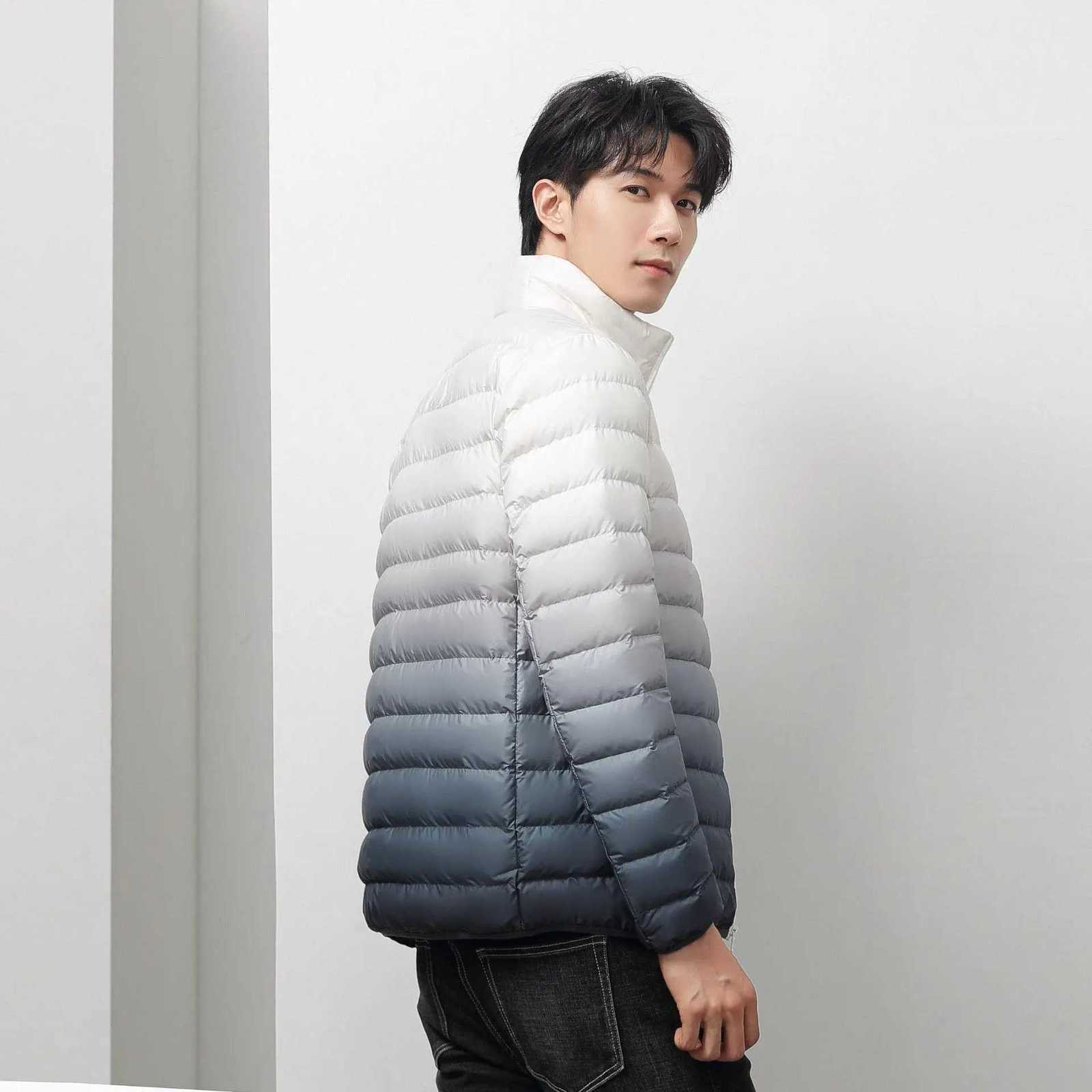 Man Top Quality Autumn Winter Novel Gradient Jacket 90% Duck Down Ultra Light Spring Jacket Stand Collar Outerwear Sporty Coat W250806