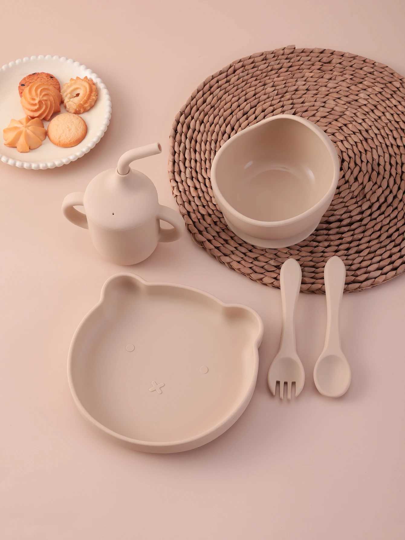 5PCS Customized Name Cartoon Silicone Baby Feeding Set Suction Dishes Plate Bowl BPA Free Sippy Cup Spoon Fork Baby Supplies X250806