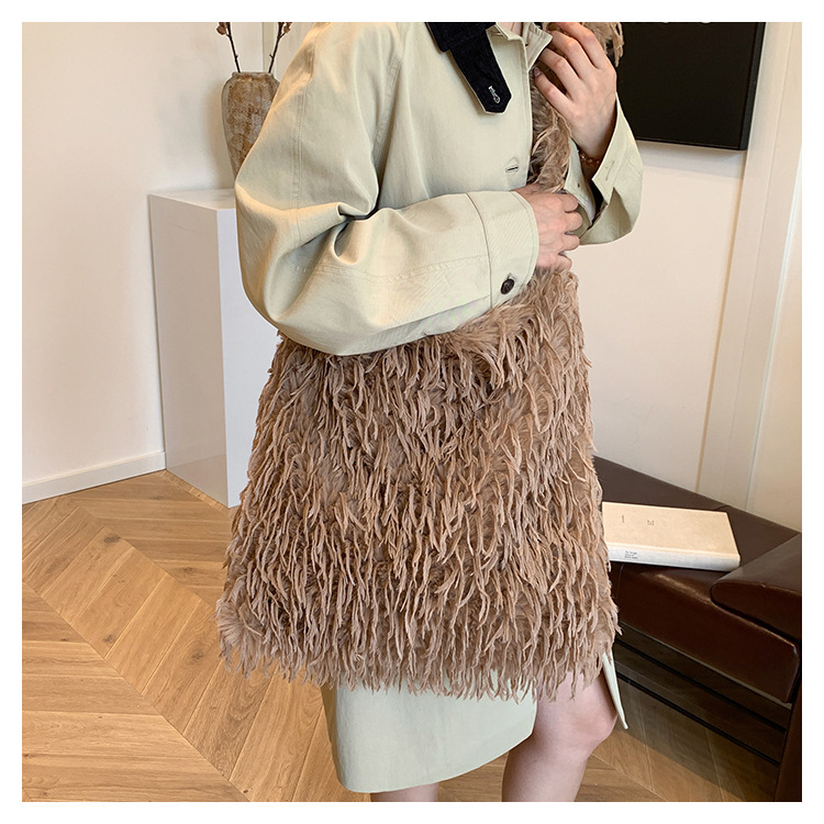 Large Capacity Womens Shoulder Bag with Soft Faux Fur Trim - Perfect for Everyday Use