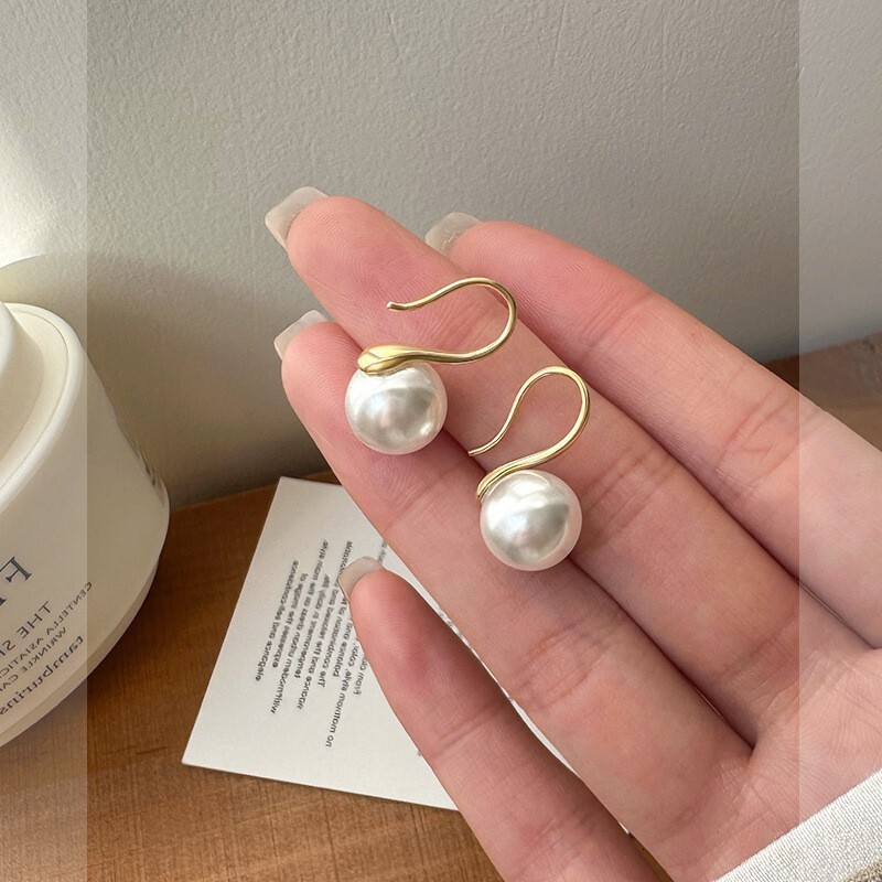 Free Shipping Designer Luxury Jewelry French Baroque Irregular Pearl Pendant Earrings For Women, Niche Fashion Versatile Design Sense Knotted Earrings