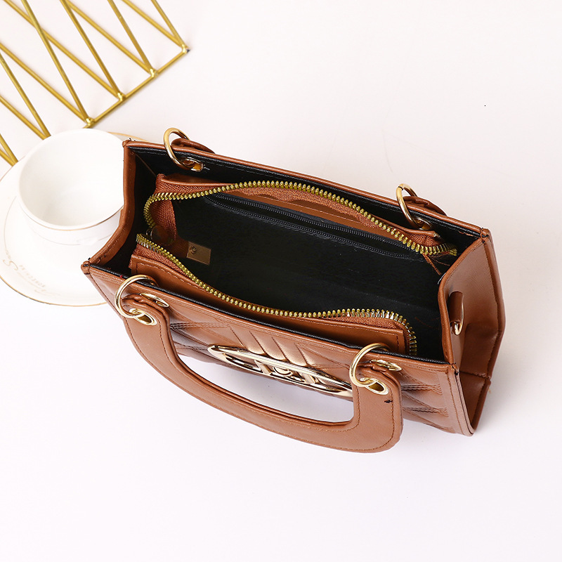 Fashionable High-End Handheld Quilted Stitched Small Square with Bear Pendant, Trendy Versatile Shoulder and Crossbody Bag