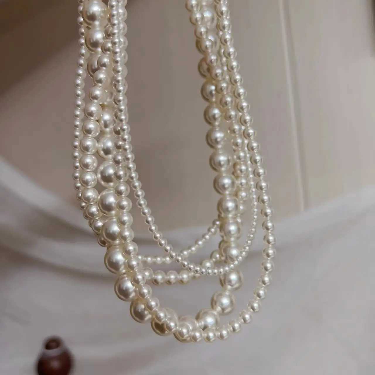 Elegant White Pearl Necklace for Women Retro Multiple Sizes Pearl Bead Chokers Clavicle Chain Minimalist Design Jewelry Party Y250805