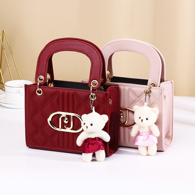 Fashionable High-End Handheld Quilted Stitched Small Square with Bear Pendant, Trendy Versatile Shoulder and Crossbody Bag