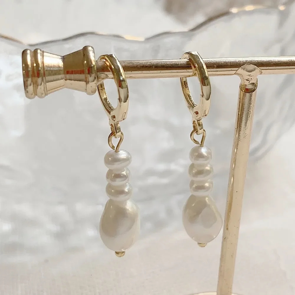 Gold Color Natural Freshwater Pearl Drop Earrings Irregular Baroque Pearl Tassel Pendulum Charm Small Loop Huggie Pearl Earring 250805