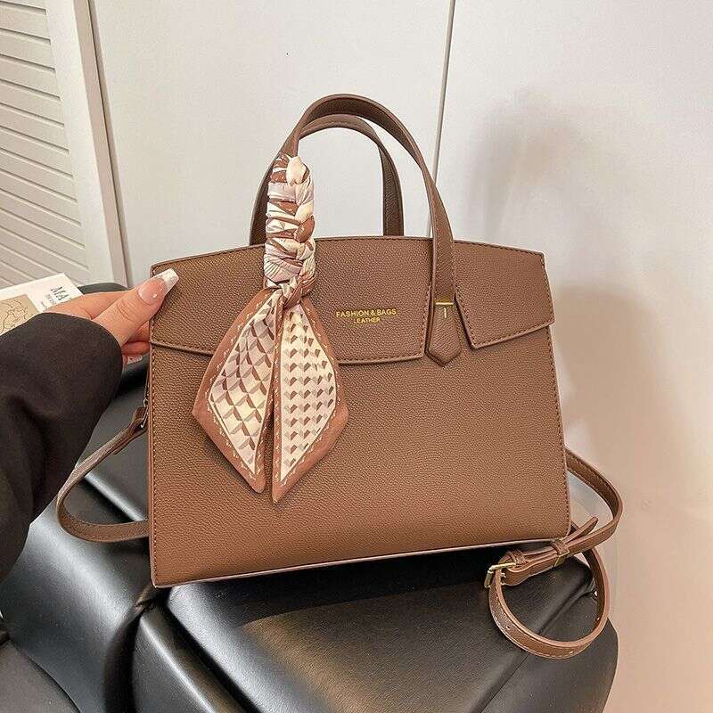 Designer Bag Tote Shoulder Bag Outstanding Temperament PUDFD Princess Diana Fashionable Simple Large Capacity Handbag New Stylish Versatile