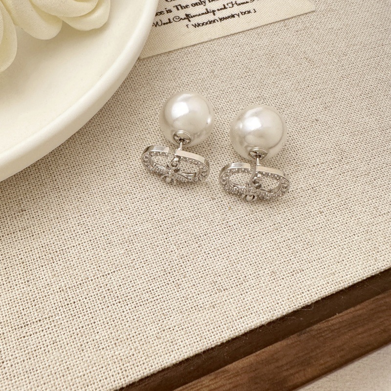 Luxurious Retro Creative Women's Earrings Free Shipping Designer Micro Inlaid Diamonds Bees Pearls Temperament Fashion Ear Accessories