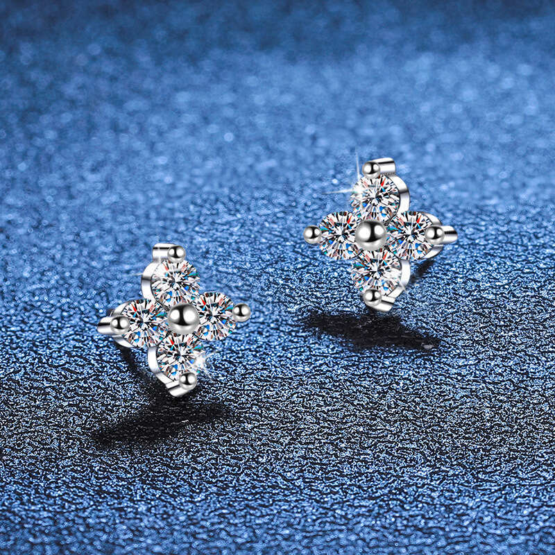 Iced Out VVS for Women, Light Korean Style Four-Leaf Clover Earrings, D Color 80 Points Moissanite Earrings