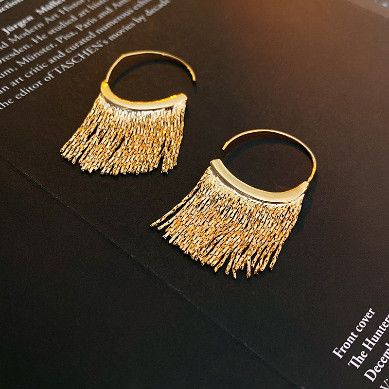 Free Shipping Designer Luxury Jewelry Silver Needle Metal Round Flower Tassel Earrings Retro Stud Earrings Elegant High-end Feel Women's Accessor