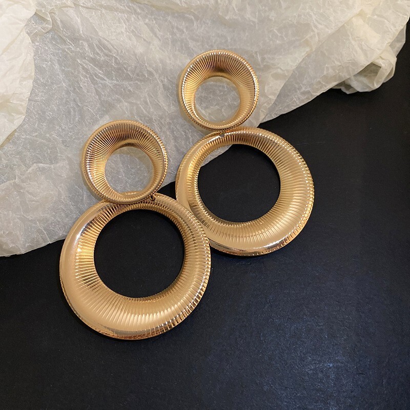 Free Shipping Designer Luxury Jewelry Silver Needle Metal Round Flower Tassel Earrings Retro Stud Earrings Elegant High-end Feel Women's Accessor