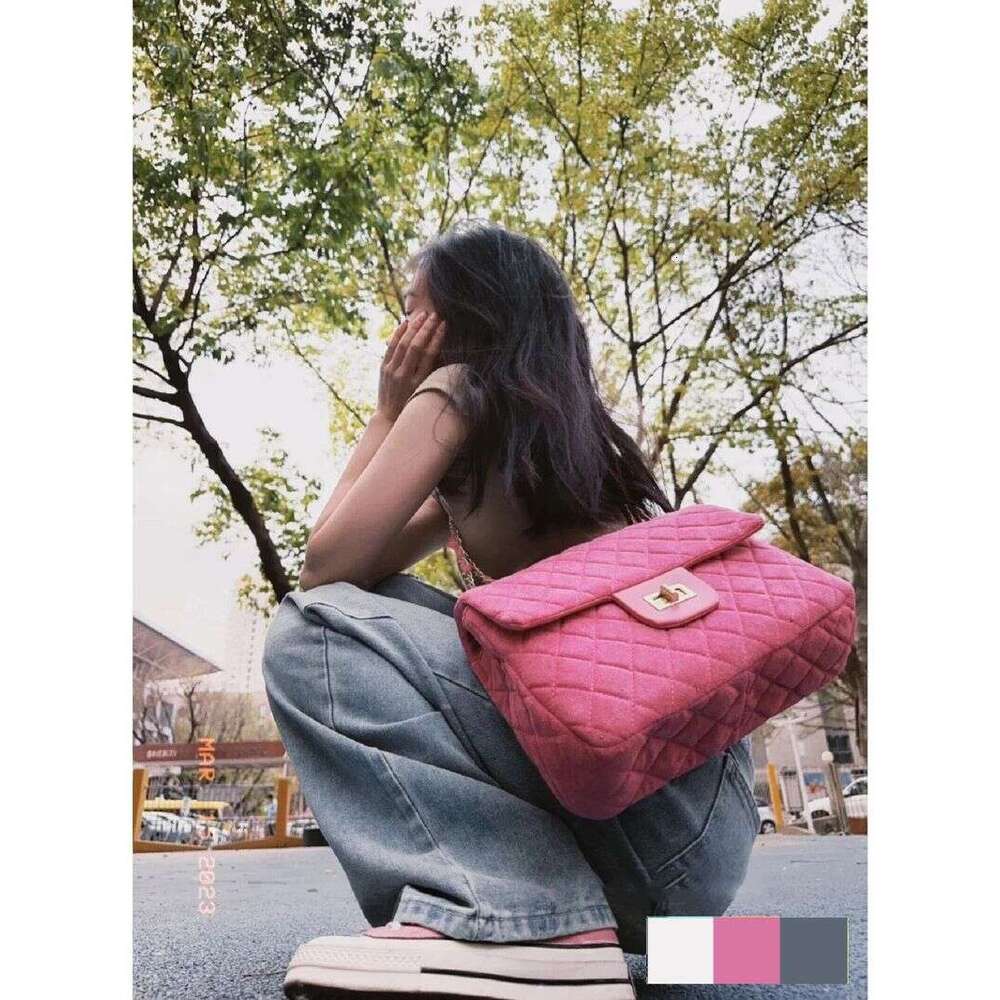 Versatile woolen chain wandering tote new women's 2024 summer large capacity dia grid shoulder crossbody bag