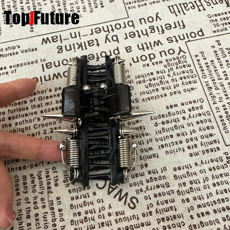 Women dank Y2K girl Harajuk Gothic punk cosplay Grasp Clip Metallic feeling Hollow rivet Grasp Hair Crab Hair Accessories claws 250730