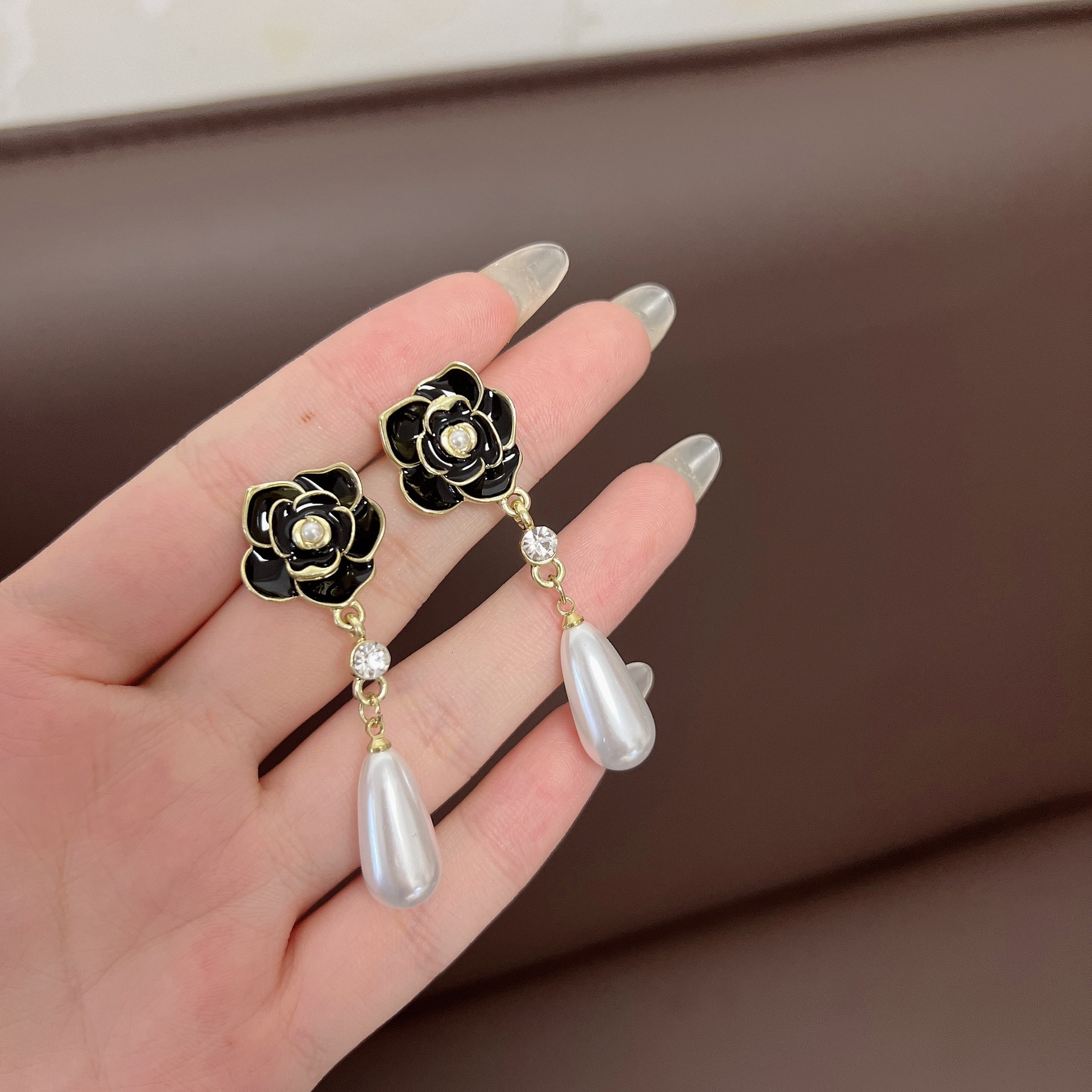 Free Shipping Designer Luxury Jewelry French Style Gentle Fairy Oil Drop Camellia Water Drop Pearl Earrings Elegant Socialite Style Trendy Ear Accesso