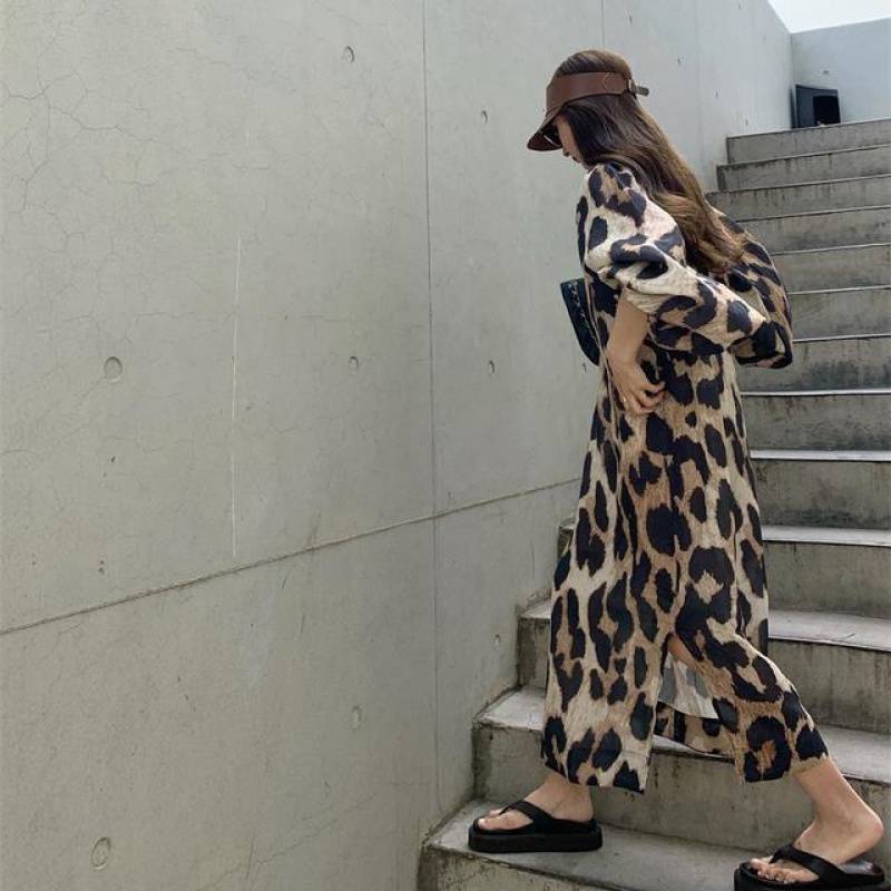 2025 Summer Retro Leopard fashion print V-neck Dress for Women's Summer New Mid length Skirt, Casual Loose Vacation Long sleeved Dress, New Desig
