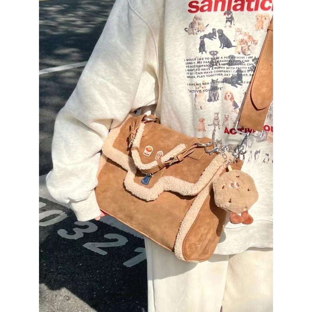 Designer Bag Tote Shoulder Bag Lamb Wool Handbag Plush Tote For Women New High End Large Capacity Crossbody Messenger