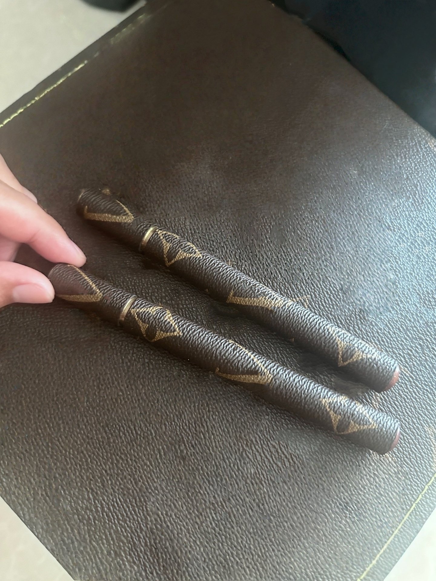 wholesale designer brown letter Ballpoint Pen Luxury Old flower printing pattern fountain Gel pen fashion ball Pen sign pen Student teacher office writing supplies