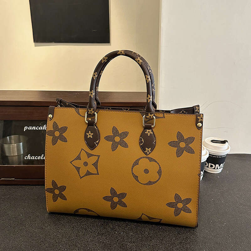 2025 New Fashion Versatile Simple Handbag Large Capacity Single Shoulder Bag for Women