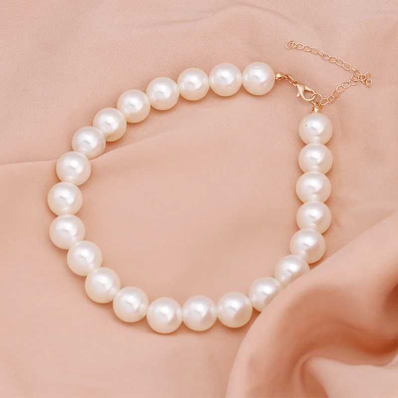 Elegant White Imitation Pearl Choker Necklace Big Round Pearl Wedding Necklace for Women Charm Fashion Jewelry Y250805