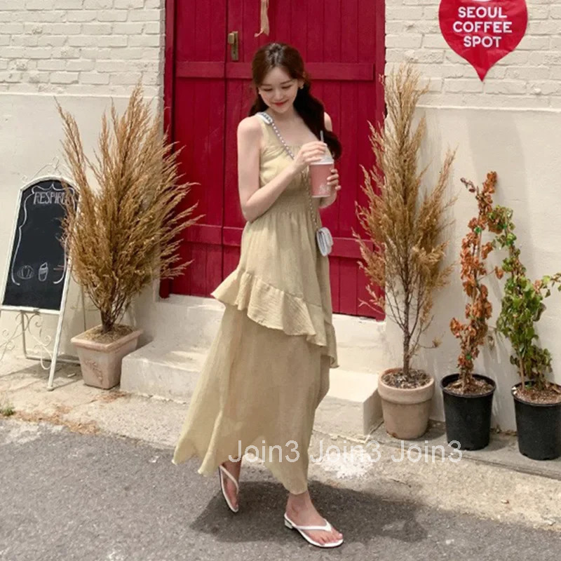 Korean Dongdaemun Strap Dress Womens Elegance Sexy Waist Cinching Body Shape Highlighting Bell Sleeve Long Dress Trendy