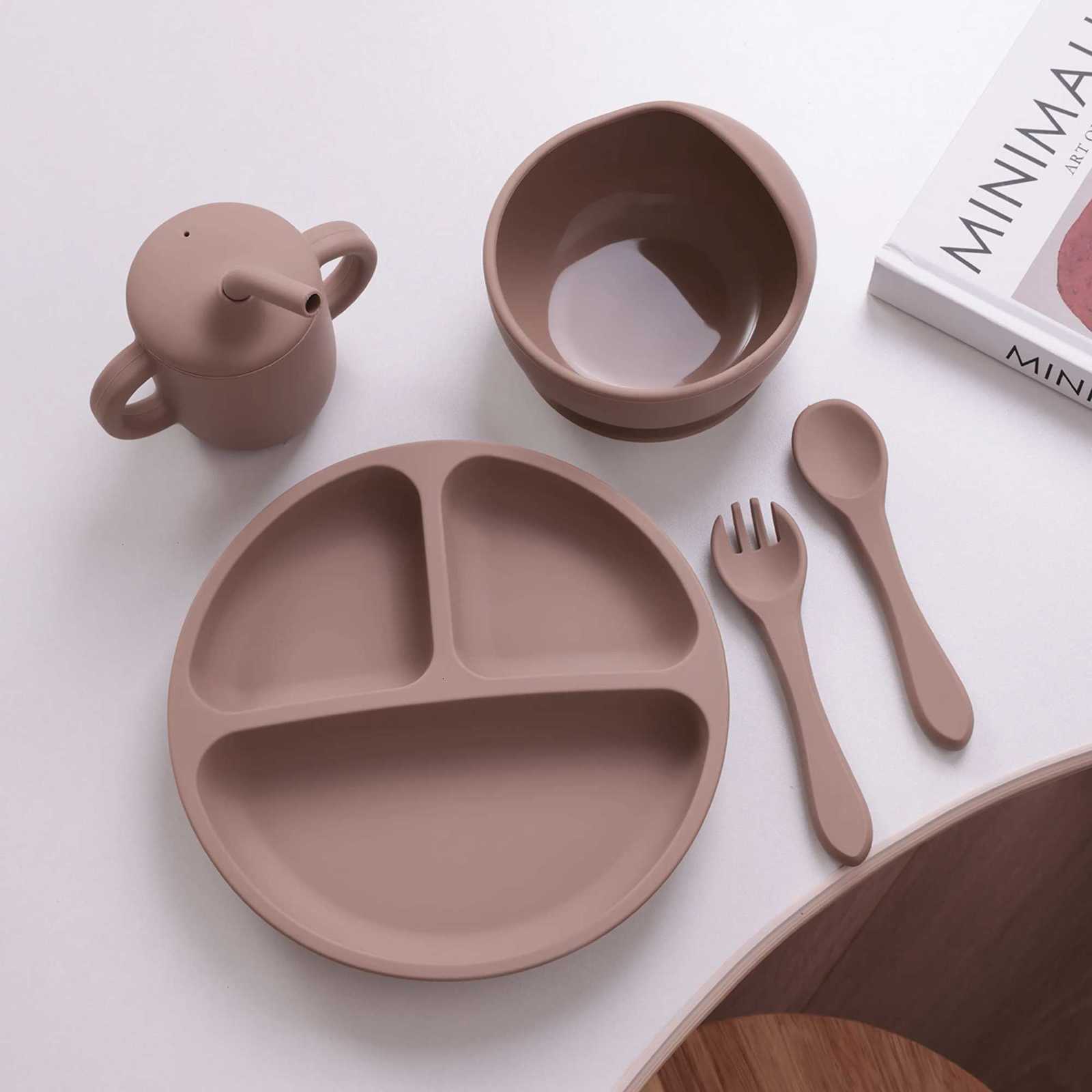 5PCS Color Kids Silicone Baby Feeding Set Suction Bowl Plate With Spoon Forks BPA Free Learning Utensils Mealtime Tableware X2508061