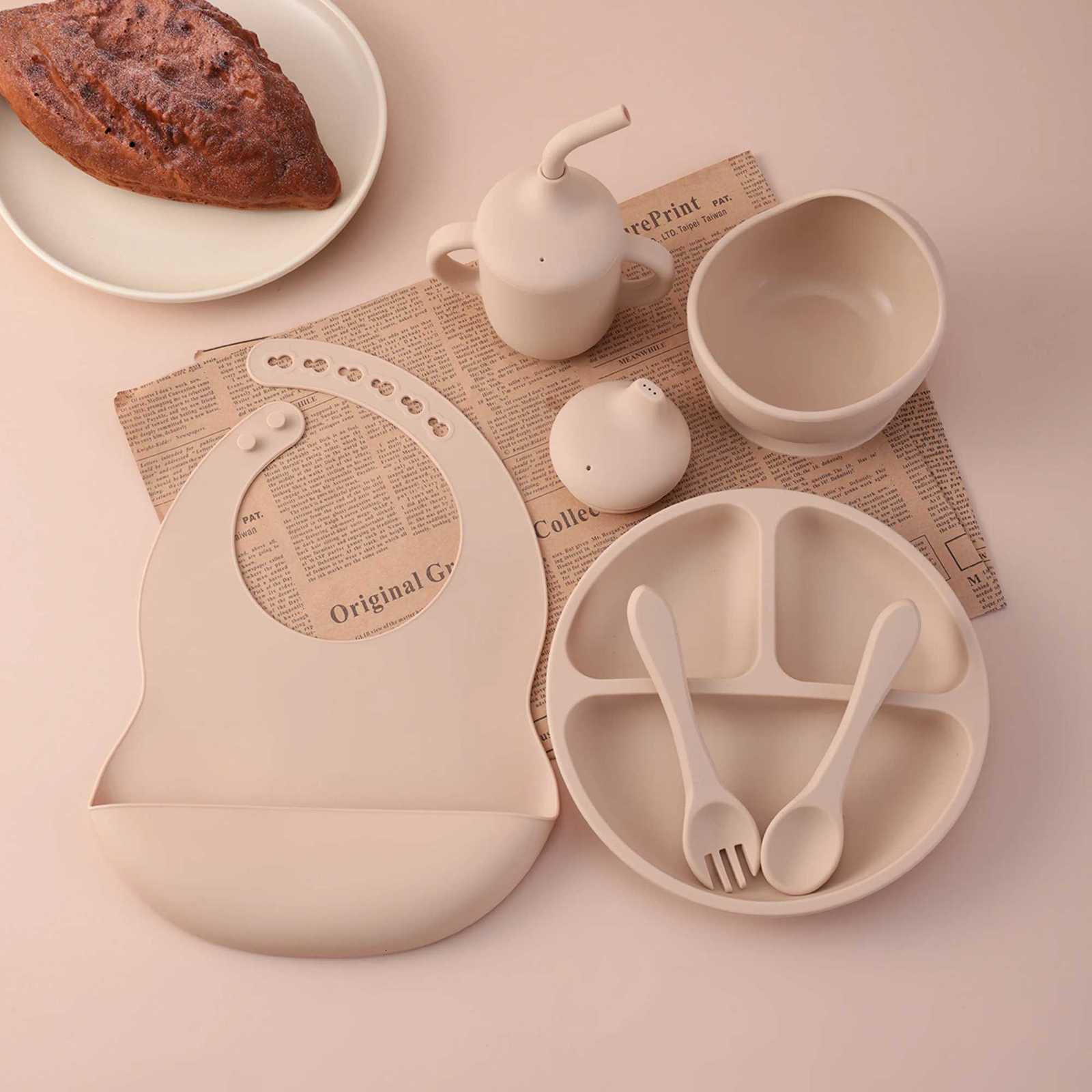 6PCS Silicone Feeding Set for Kids Color Divided Plates Sippy Cup Training Eating Cutlery Strong Suction Bowl BPA Free Tableware Set X250806