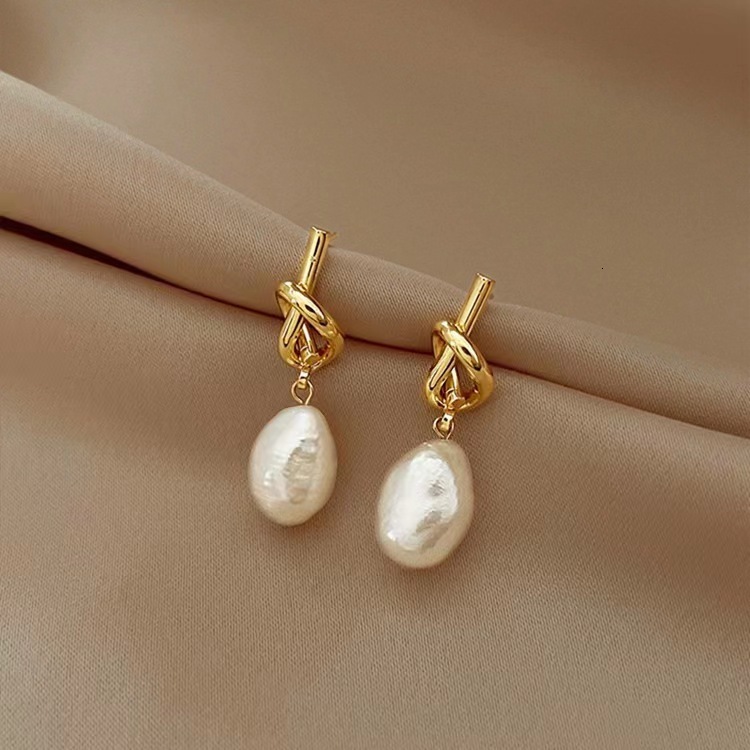 Free Shipping Designer Luxury Jewelry French Baroque Irregular Pearl Pendant Earrings For Women, Niche Fashion Versatile Design Sense Knotted Earrings