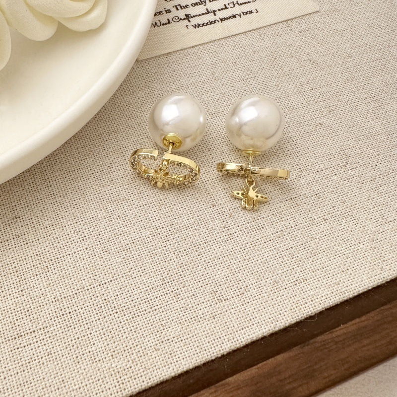 Luxurious Retro Creative Women's Earrings Free Shipping Designer Micro Inlaid Diamonds Bees Pearls Temperament Fashion Ear Accessories