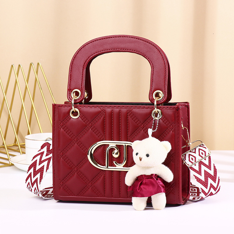 Fashionable High-End Handheld Quilted Stitched Small Square with Bear Pendant, Trendy Versatile Shoulder and Crossbody Bag