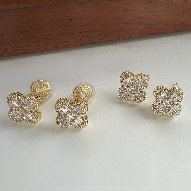 Free Shipping Designer Luxury Jewelry Super Shiny All Zircon Clover Ear Clip Elegant Social High-end Women's Earrings Exquisite Accessories