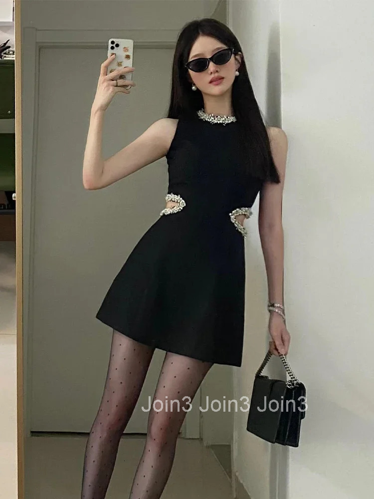 French Elegant Sexy Hot Girl Sleeveless Birthday Black Dress High End Waist Cinched Slimming Hollow A-line Mini Dress for Women