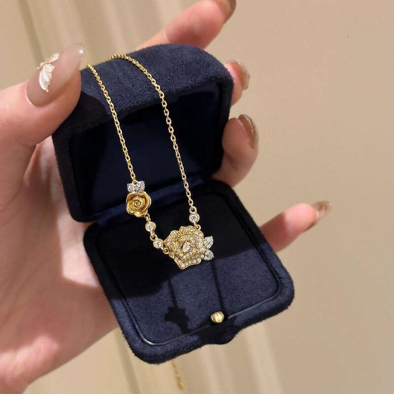 High-End Dia-Studded Pink Dia Twin Rose Necklace Bracelet Ring Socialite Design Luxurious Jewelry Set