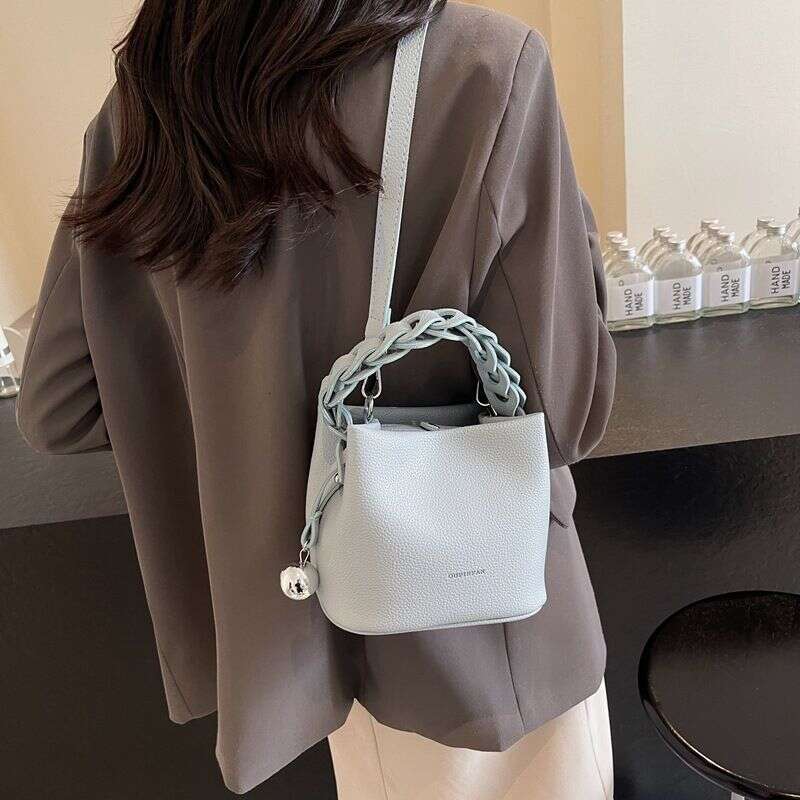 Advanced Weaving Handheld Bucket 2024 New Korean Soft Leather Litchi Pattern Large Capacity One Shoulder Crossbody Bag