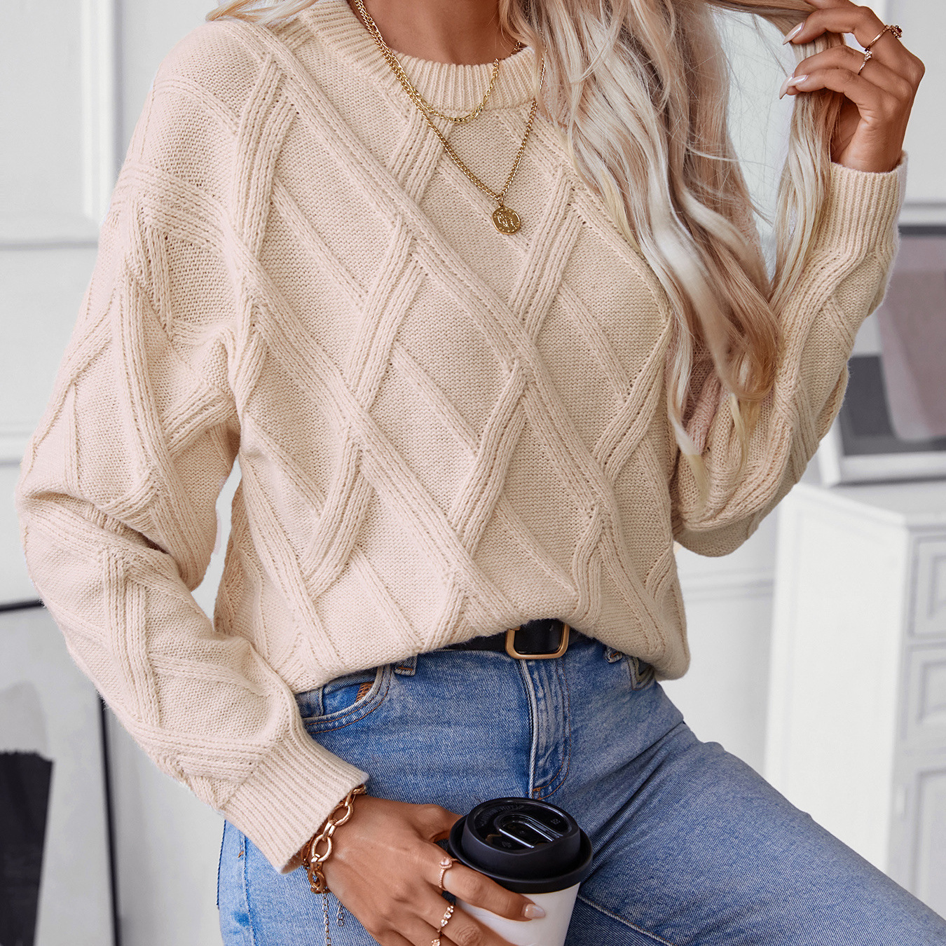new Free delivery designer sweater for women Round neck sweater casual and comfortable simple base knit sweater