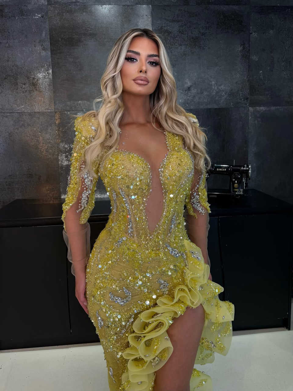 Exquisite Deep V Neck Evening Dresses Crystal Beading Side Split Prom Gowns Sequins Celebration Party Dresses Customized