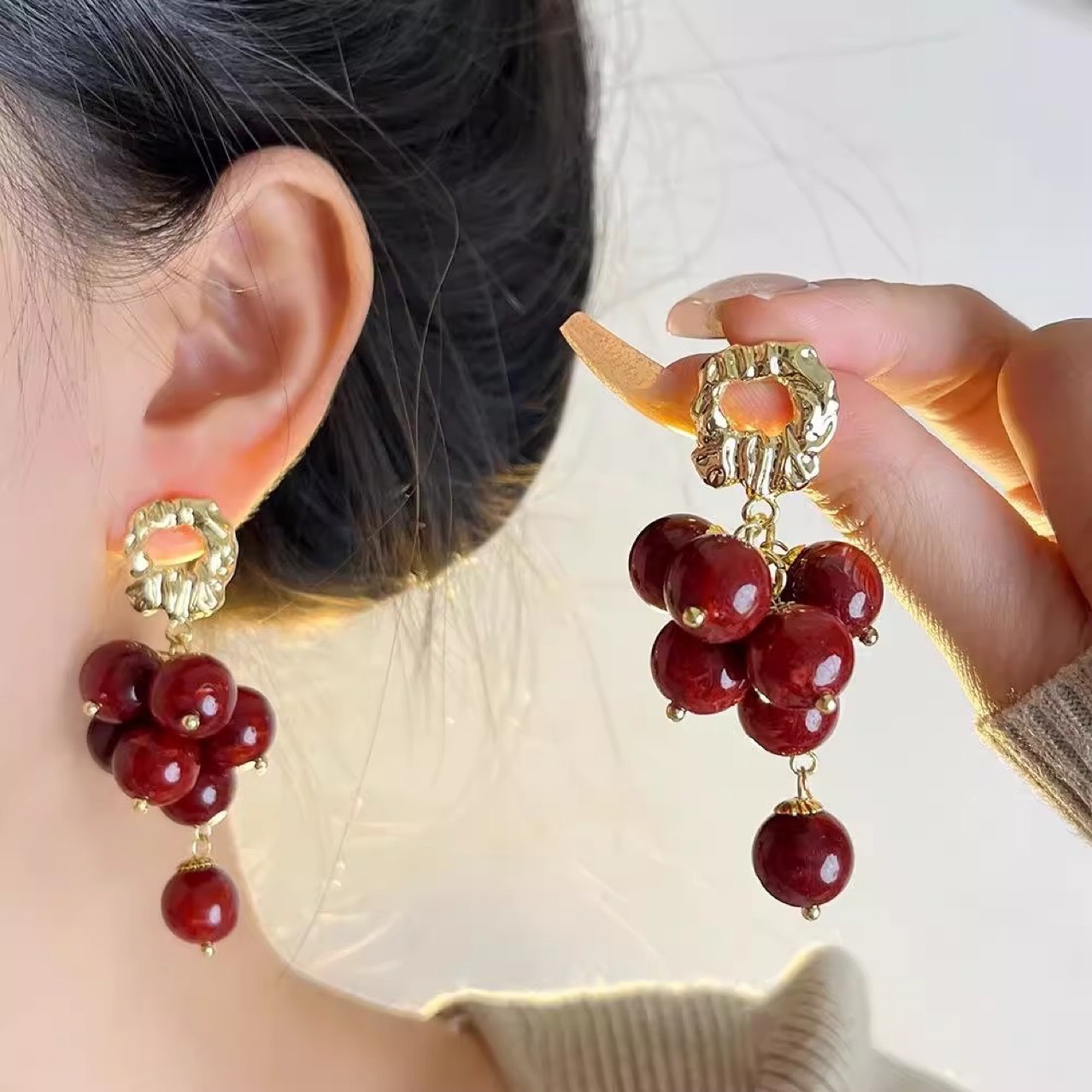 Free Shipping Designer Luxury Jewelry New Women's Red Pearl Earrings Elegant High-end Vintage Earrings Fashion Noble Ear Accessories