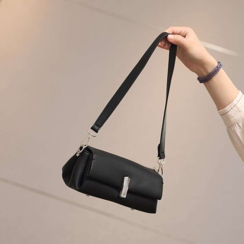 Women's 2025 New Underarm Light Niche Design Fashion Versatile Exquisite Small Single Shoulder Crossbody Bag