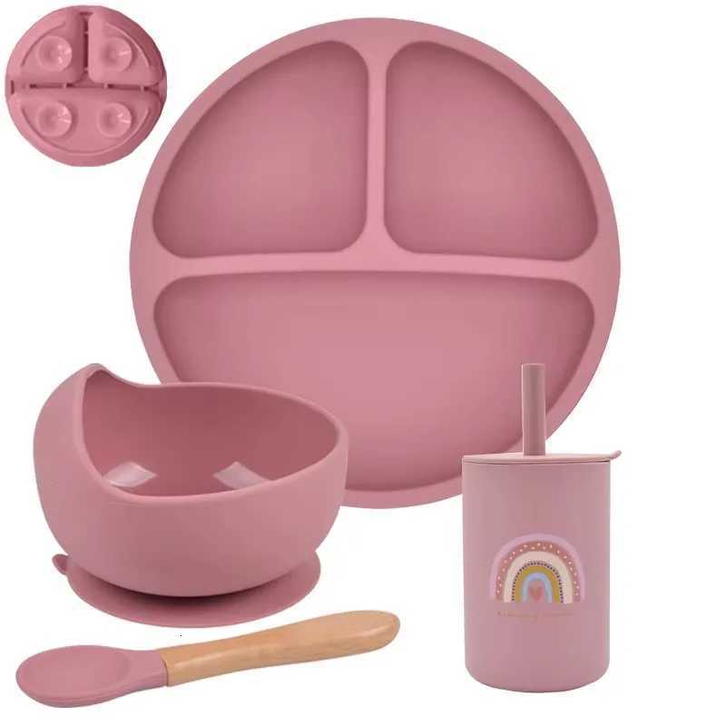 4/5/6Pcs Baby Silicone Feeding Set BPA Free Suction Bowl Divided Plate Wooden Handle Spoon Fork Silicone Bibs Children Tableware X2508061