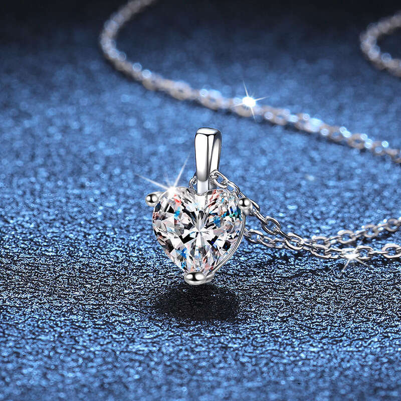 Iced Out VVS for Women Simple Elegant Irregular Heart Pendant 1 ct D Color Moissanite Necklace