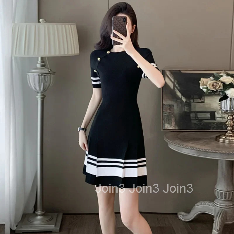 Summer Ice Silk Knitted Dress Womens Elegant Goddess Style Slimming Design Mini Dress round Neck Short Sleeve Empire Waist